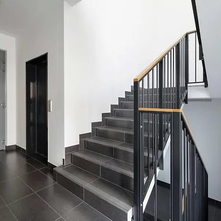 Stylish With Balcony Near Old Town By Renters *