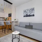 Stylish With Balcony Near Old Town By Renters Daire