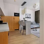 Stylish With Balcony Near Old Town By Renters Krakow