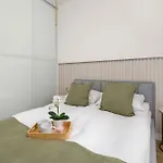 Lägenhet Stylish With Balcony Near Old Town By Renters *