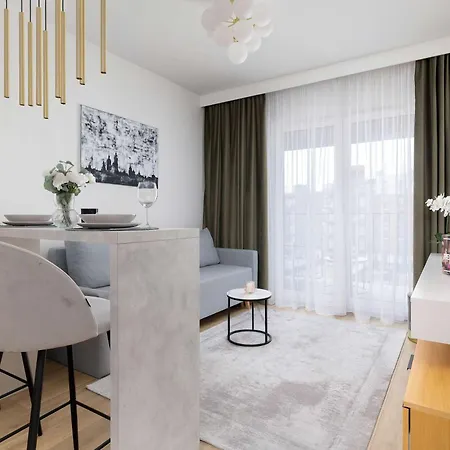 Stylish With Balcony Near Old Town By Renters *