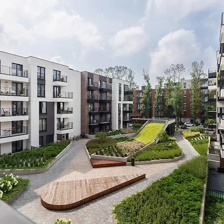 Stylish With Balcony Near Old Town By Renters Apartament *