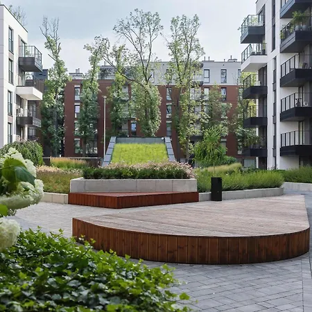 Stylish With Balcony Near Old Town By Renters Apartament