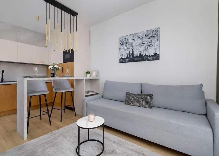 Stylish With Balcony Near Old Town By Renters Apartament