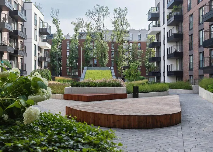 Stylish With Balcony Near Old Town By Renters Apartament