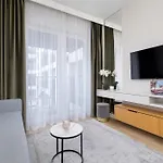 Stylish With Balcony Near Old Town By Renters Apartmán