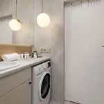 Stylish With Balcony Near Old Town By Renters Apartmán