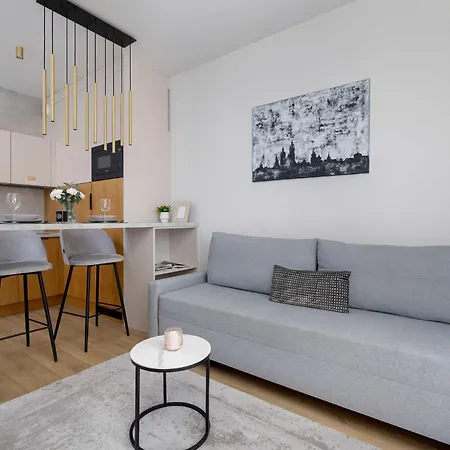 Stylish With Balcony Near Old Town By Renters Apartman