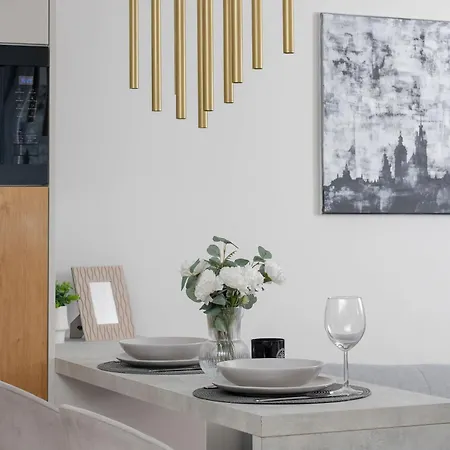 Apartman Stylish With Balcony Near Old Town By Renters *